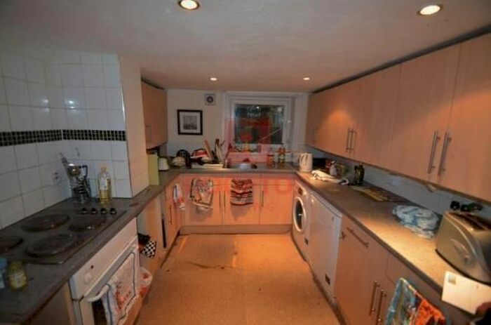 5 Bedroom Property To Rent In Delph Mount, Leeds, LS6