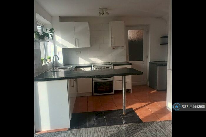 3 Bedroom Semi-Detached House To Rent In Hardy Close, Rugby, CV22