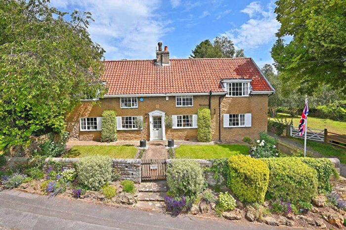 4 Bedroom Detached House For Sale In Shaw Lane, Farnham, HG5