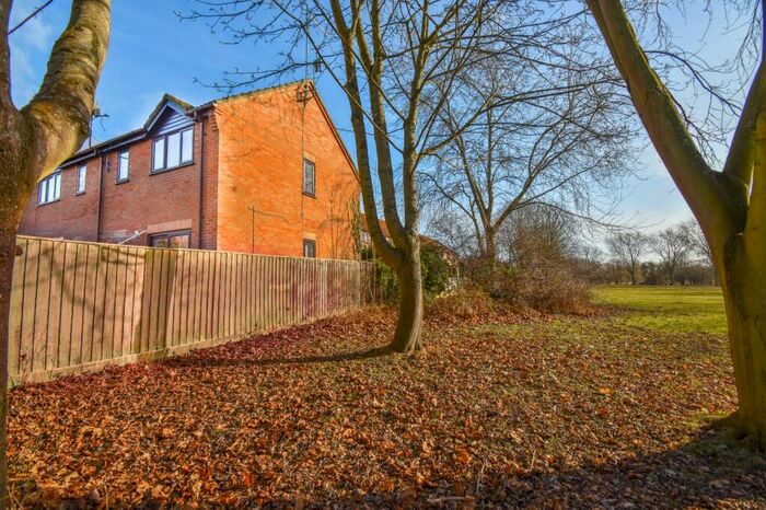 1 Bedroom Apartment To Rent In Woodpecker Way, Northampton, NN4