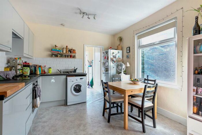 Flat To Rent In Grenfell Road, Mitcham, Mitcham, CR4