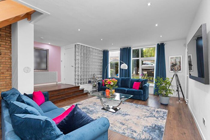 3 Bedroom Duplex For Sale In Easter Dalry Rigg, Edinburgh, EH11