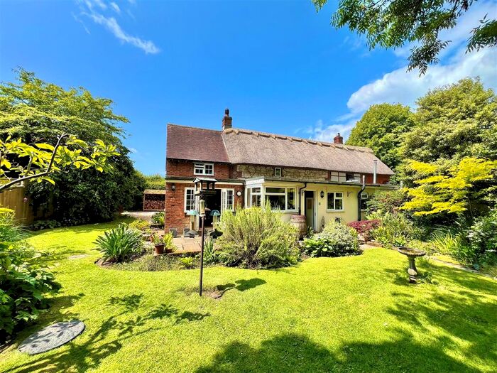 3 Bedroom Semi-Detached House For Sale In Birchmore Lane, Blackwater, Newport, PO30