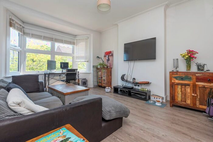 2 Bedroom Flat To Rent In Falkland Avenue, London, N3