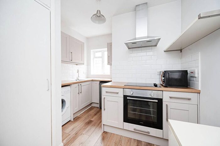 1 Bedroom Flat To Rent In Corfield Street, Bethnal Green, London, E2