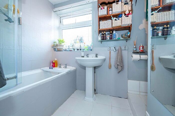 4 Bedroom Detached House For Sale In Bridge End Grove, Grantham, Lincolnshire, NG31