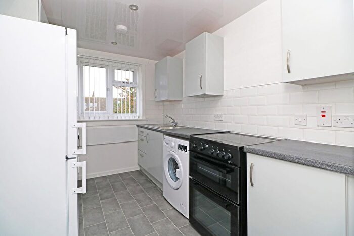 3 Bedroom Flat To Rent In Balunie Avenue, Dundee, DD4