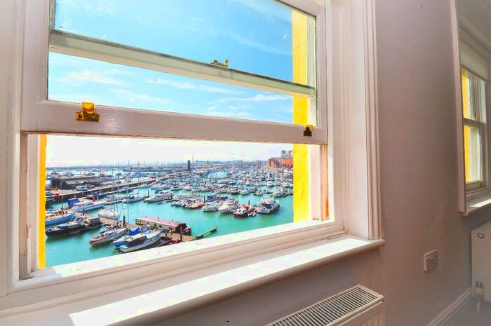 1 Bedroom Flat To Rent In Harbour Parade, Ramsgate, CT11