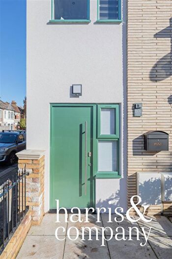 2 Bedroom Property For Sale In Essex Road, Leyton, E10