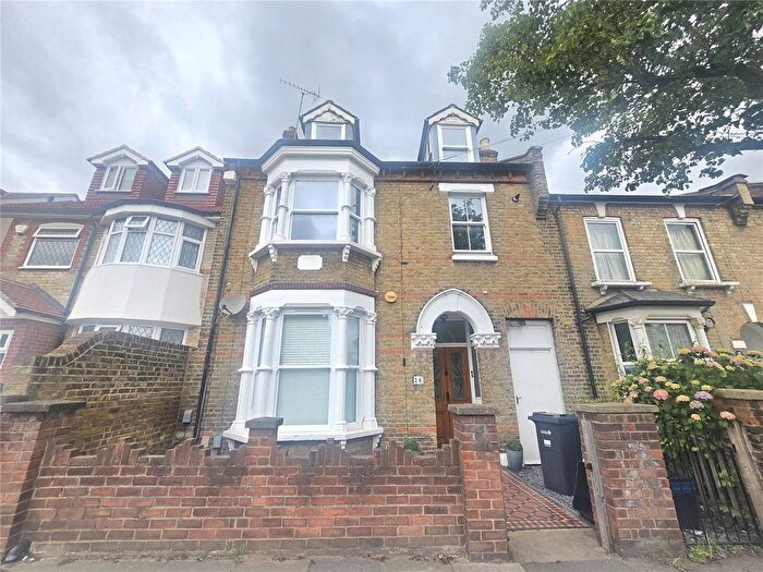 3 Bedroom Flat For Sale In Mulberry Way, London, E18