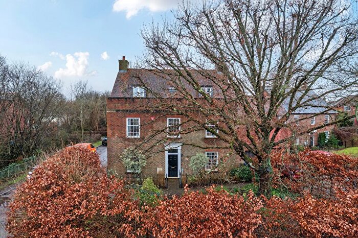 6 Bedroom Detached House For Sale In The Willows, Billingshurst, RH14