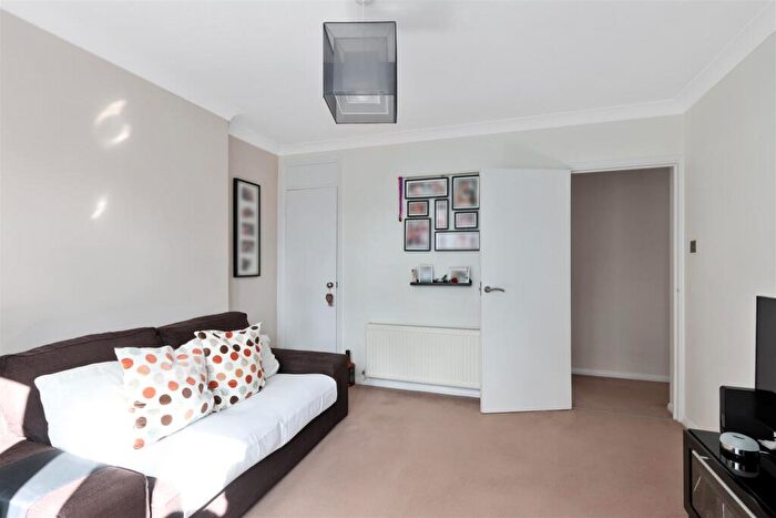 1 Bedroom Flat For Sale In Lilleshall Road, Morden, SM4