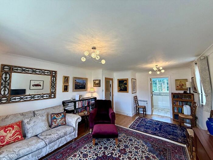 2 Bedroom Flat To Rent In Churton Place, Chiswick, London, W4