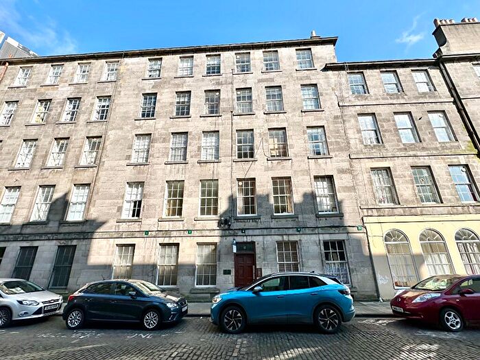 2 Bedroom Flat To Rent In Brighton Street, Old Town, Edinburgh, EH1