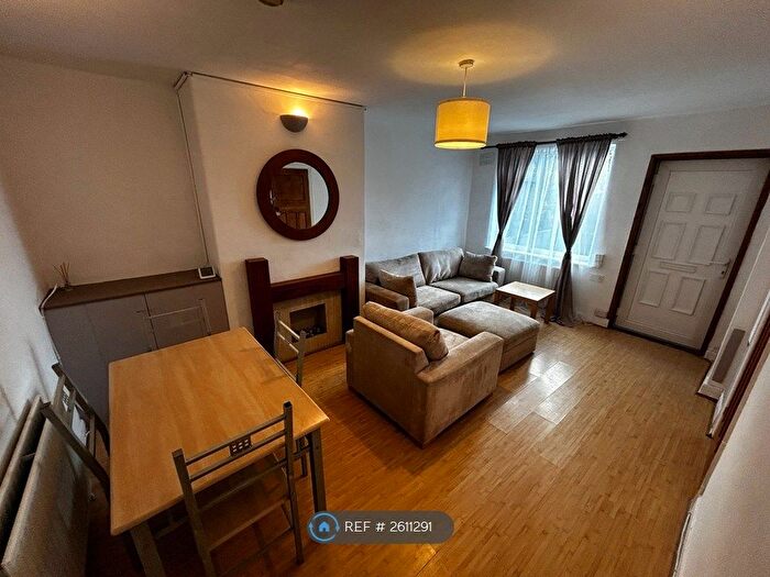 1 Bedroom Terraced House To Rent In Bankfield Road, Leeds, LS4