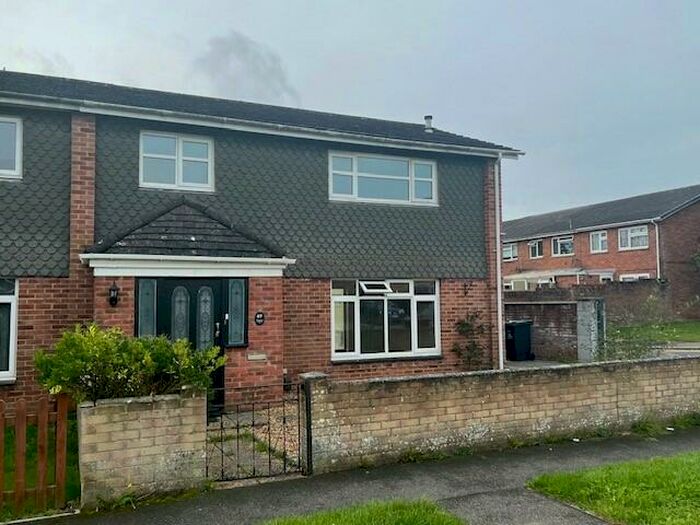 4 Bedroom House To Rent In Millfield, BH17