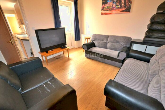 6 Bedroom Terraced House To Rent In De Beauvoir Road, Reading, RG1