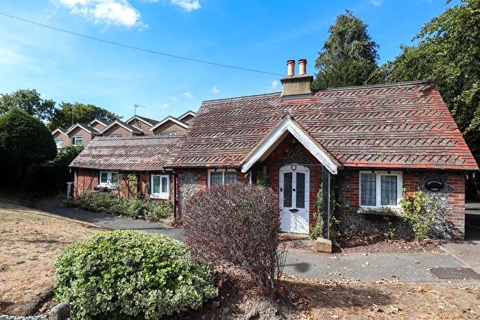 2 Bedroom Detached House For Sale In Woodplace Lane, Coulsdon, CR5