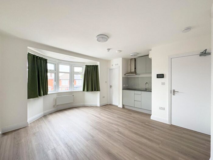 Flat To Rent In Stag Lane, Edgware, HA8