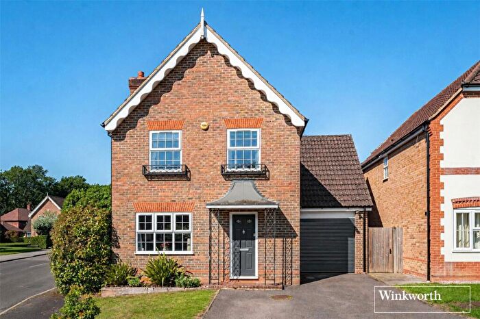 4 Bedroom Detached House For Sale In Heywood Drive, Bagshot, Surrey, GU19