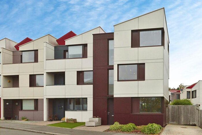 3 Bedroom End Of Terrace House For Sale In Milland Way, Oxley Park, Milton Keynes, MK4