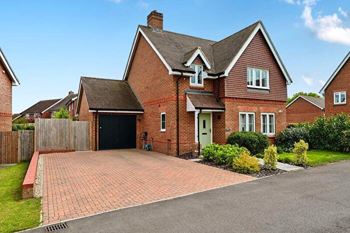 4 Bedroom Detached House For Sale In Water Meadow Close, Bramley, RG26