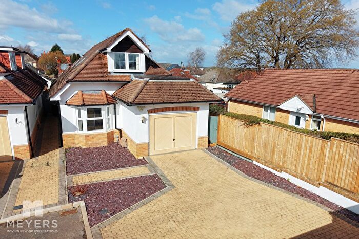3 Bedroom Chalet To Rent In Stour Gardens, Bournemouth, BH10