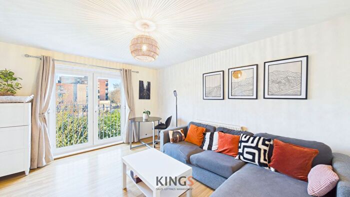 2 Bedroom Flat To Rent In St. Lukes Court, Hatfield, AL10