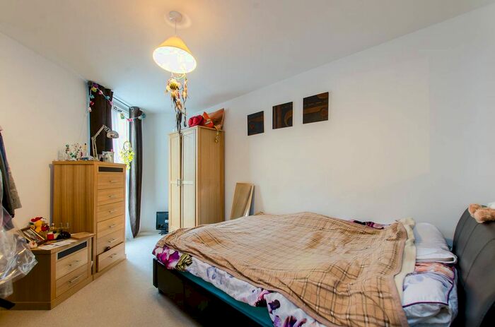 2 Bedroom Flat To Rent In Water Gardens Square, Canada Water, London, SE16