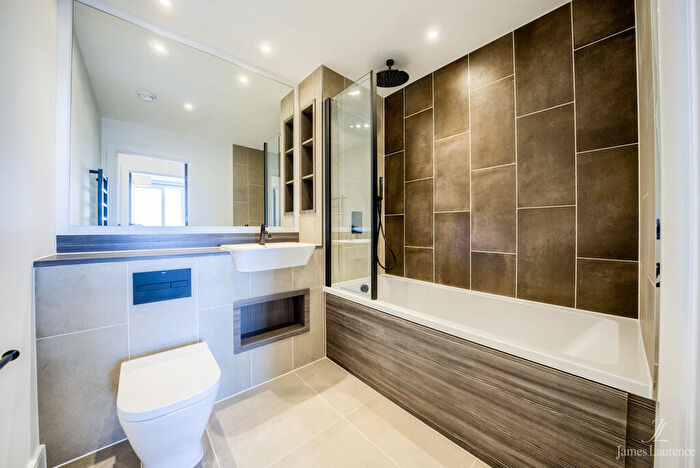 2 Bedroom Apartment To Rent In The Barker, Snow Hill Wharf, Birmingham City Centre, B4