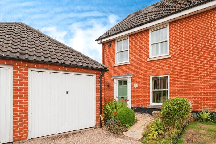 3 Bedroom Semi-Detached House For Sale In Neil Avenue, Holt, NR25