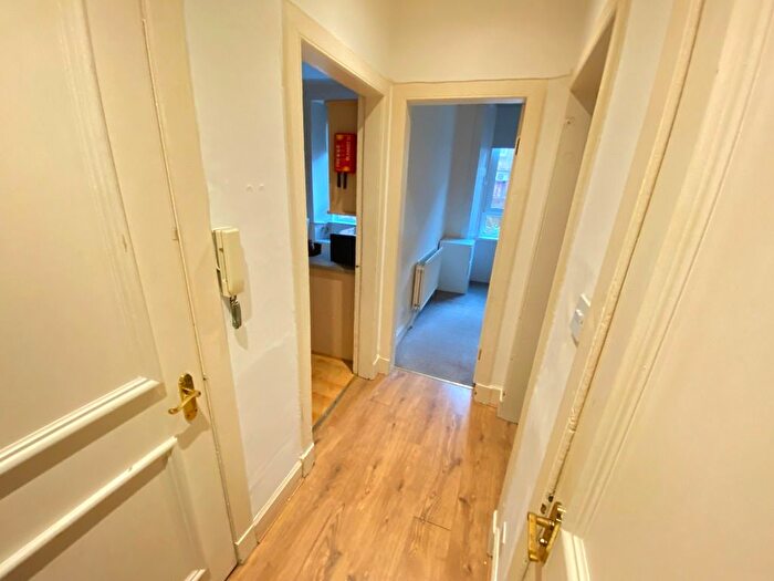 2 Bedroom Flat To Rent In Drumdryan Street, Tollcross, Edinburgh, EH3