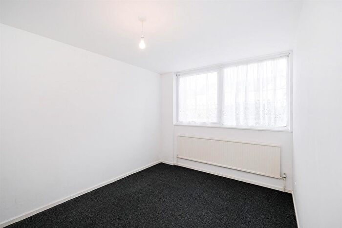 2 Bedroom Flat For Sale In Marlborough Road, Chingford, E4