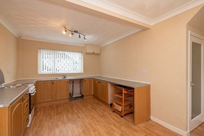 3 Bedroom Semi-detached House For Sale In Cross Street, New Rossington, DN11