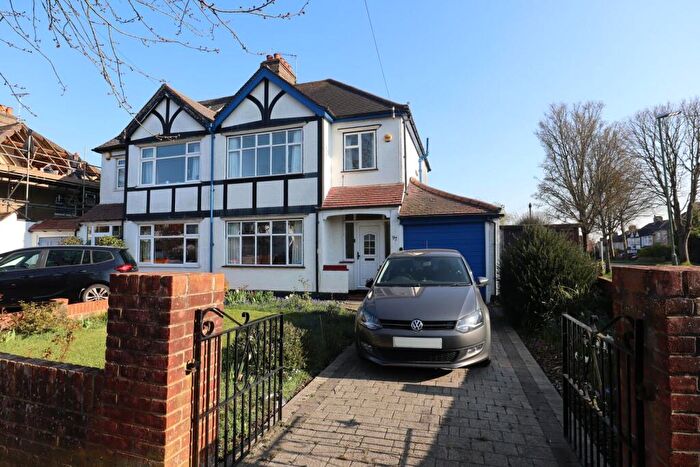 3 Bedroom Semi-Detached House For Sale In The Mount, Coulsdon, CR5