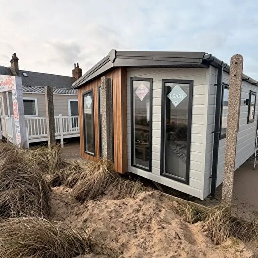 2 Bedroom Park Home For Sale In Caister-On-Sea, NR30