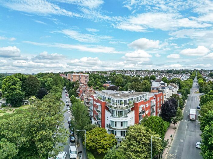 2 Bedroom Flat For Sale In Preston Park Avenue, Brighton, BN1