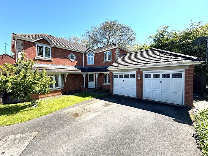 4 Bedroom Detached House For Sale In Cheriton Close, Daventry, NN11