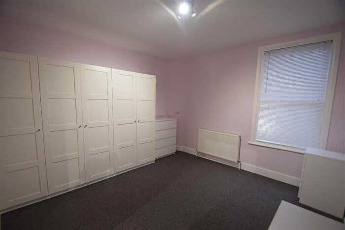 2 Bedroom Flat To Rent In Chapter Road, London, NW2