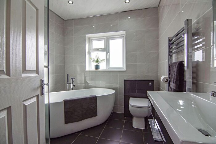 3 Bedroom Semi-Detached House For Sale In Albert Road, Millisons Wood, CV5