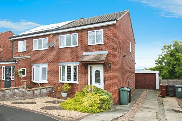 3 Bedroom Semi-Detached House For Sale In Middlecroft Close, Leeds, West Yorkshire, LS10