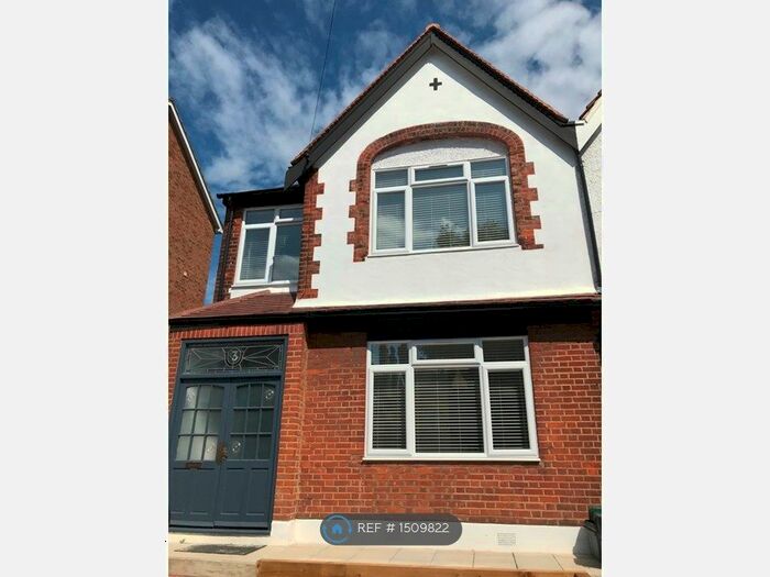 2 Bedroom Flat To Rent In Arnos Grove, London, N11