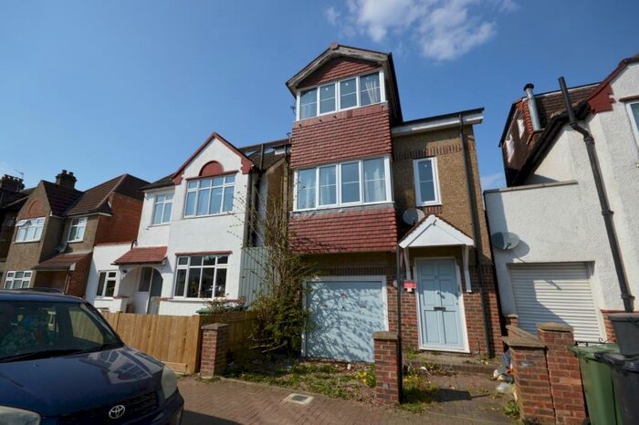 4 Bedroom Detached House To Rent In Glennie Road West Norwood, SE27