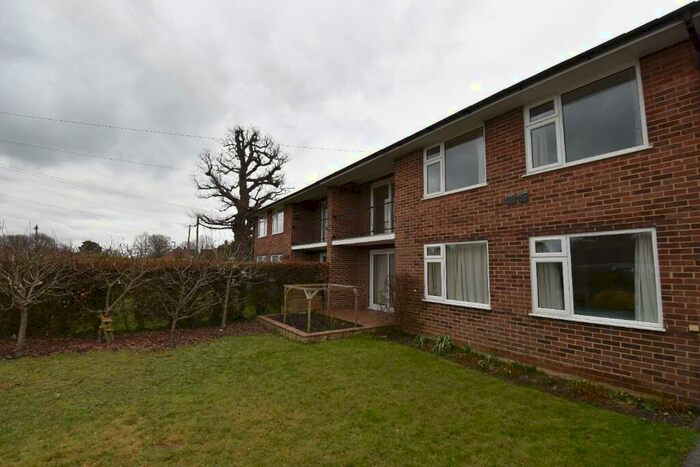 2 Bedroom Maisonette To Rent In Cheyne Walk, Horley, Surrey, RH6