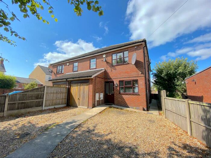 5 Bedroom Semi-Detached House To Rent In Cowpasture Lane, Sutton In Ashfield, NG17