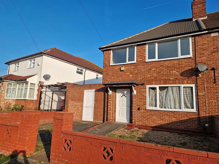 3 Bedroom Semi-Detached House To Rent In Willow Tree Lane, Yeading, Hayes, UB4