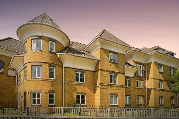 1 Bedroom Flat To Rent In Century Court, Woking, GU21