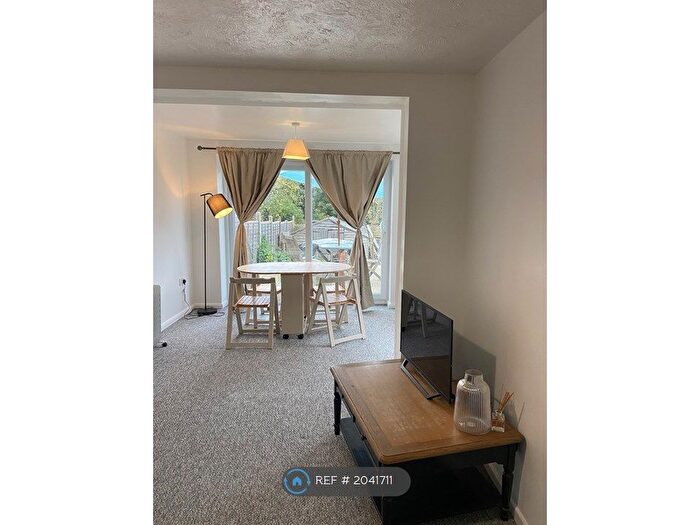 2 Bedroom Maisonette To Rent In Lyndhurst Rd, Reading, RG30