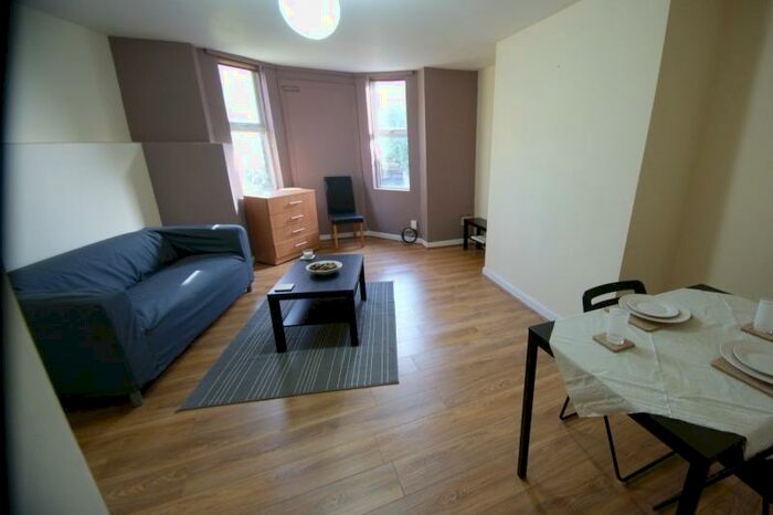 1 Bedroom Flat To Rent In Cardigan Lane, Hyde Park, Leeds, LS6