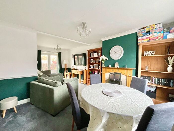 3 Bedroom Terraced House For Sale In Priory Road, Stone, ST15 - Photo 5